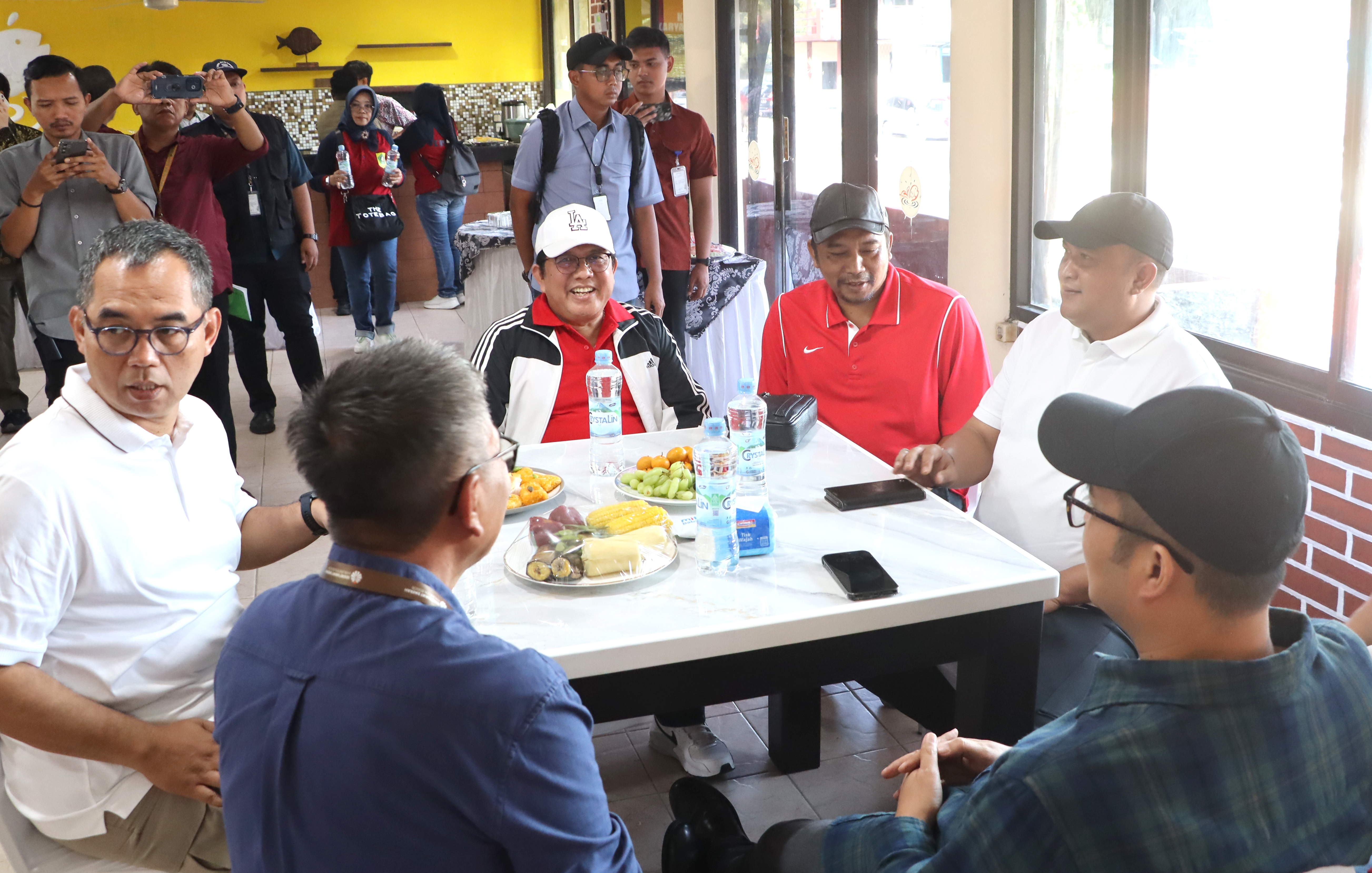 Foto Bersama Bupati Bogor dalam acara Peringatan Hari Buruh Internasional / Mayday Tahun 2025